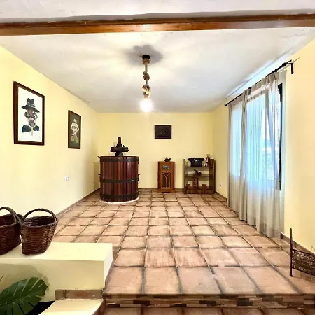 Rural House With Terrace, Barbecue, Near Mirador Del Rio Tatil Evi *