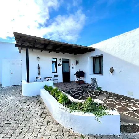 Rural House With Terrace, Barbecue, Near Mirador Del Rio Holiday home *