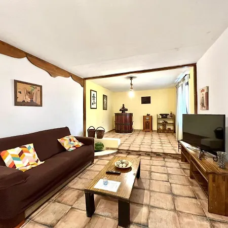 Rural House With Terrace, Barbecue, Near Mirador Del Rio Holiday home