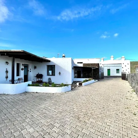 Vakantiehuis Rural House With Terrace, Barbecue, Near Mirador Del Rio Haría