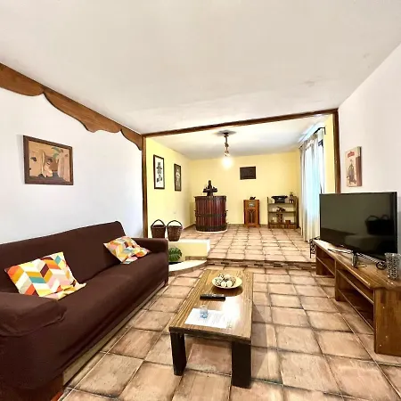 Vakantiehuis Rural House With Terrace, Barbecue, Near Mirador Del Rio Haría