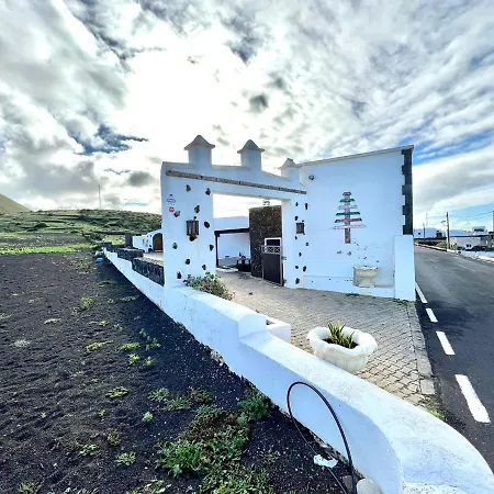 Rural House With Terrace, Barbecue, Near Mirador Del Rio Holiday home *