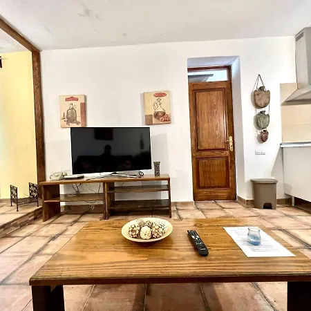 Rural House With Terrace, Barbecue, Near Mirador Del Rio Дом отдыха Ариа